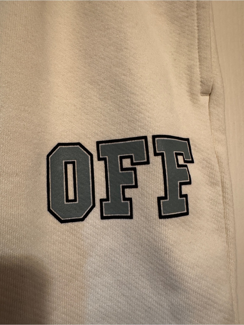 Off-white shorts - Picture 3 of 4